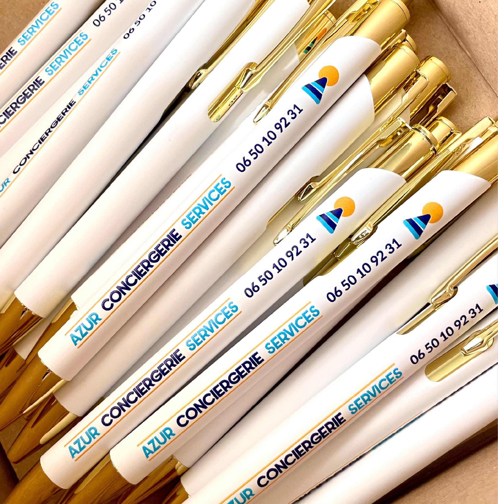 Crayons personnalisés - AZUR Conciergerie Services